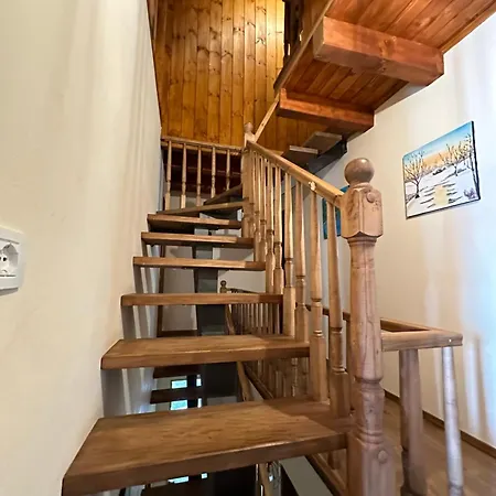 بيت خشبي Pepaj Razëm